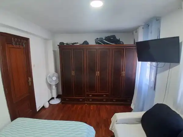 Habitación de Piso en venta en Vigo  con Calefacción, Trastero y Amueblado