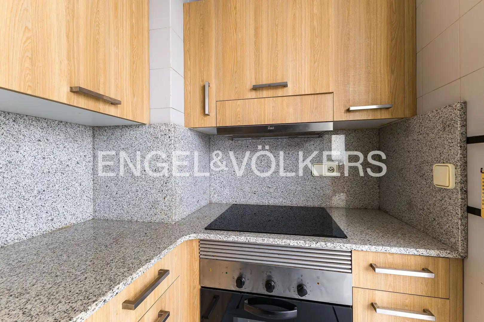 Küche von Wohnung zum Verkauf in Sitges mit Heizung, Privatgarten und Terrasse