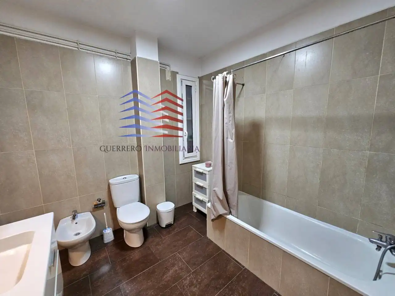 Bathroom of Flat for rent in Ourense Capital   with Heating, Furnished and Balcony