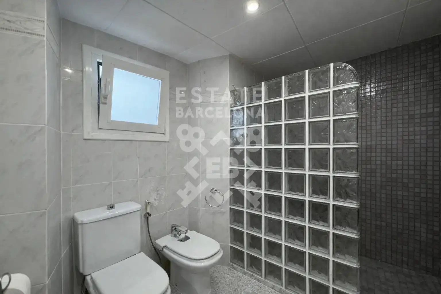 Baño de Piso en venta en Blanes con Calefacción y Amueblado