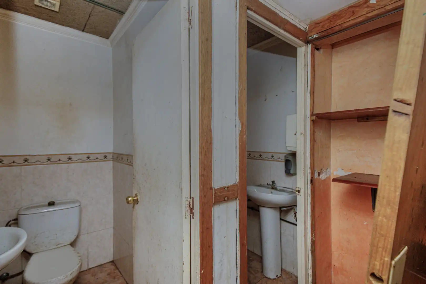 Baño de Local en venta en Girona