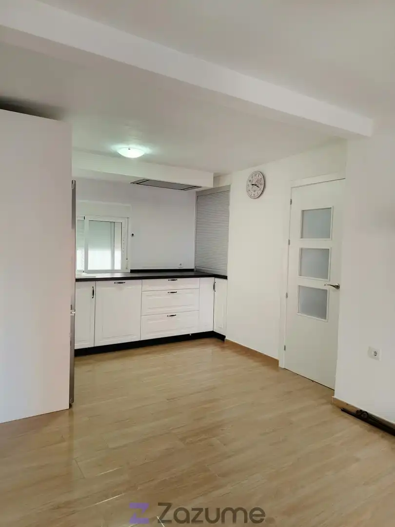 Kitchen of Flat for rent in Camas  with Terrace, Oven and Washing machine