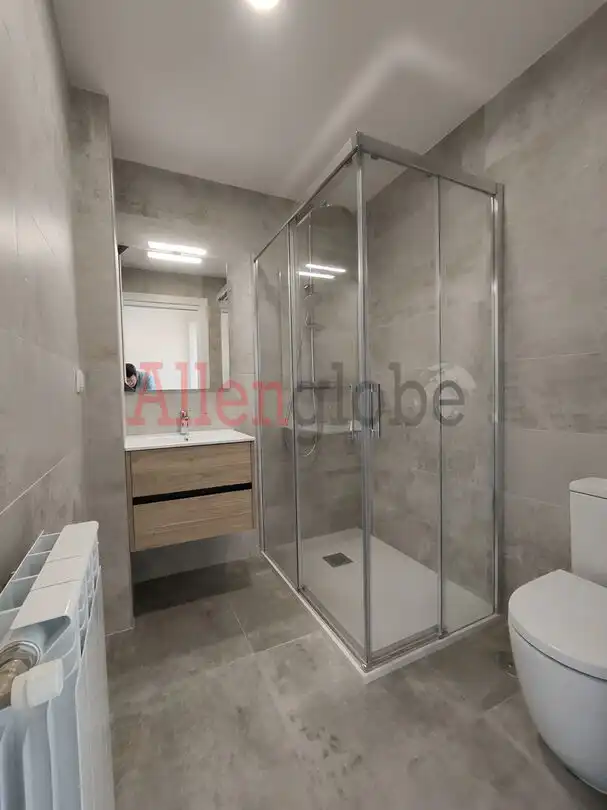 Badezimmer von Wohnung zur Miete in Gijón  mit Heizung und Abstellraum