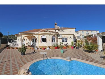 Xalet amb piscina en venda a Montroi / Montroy