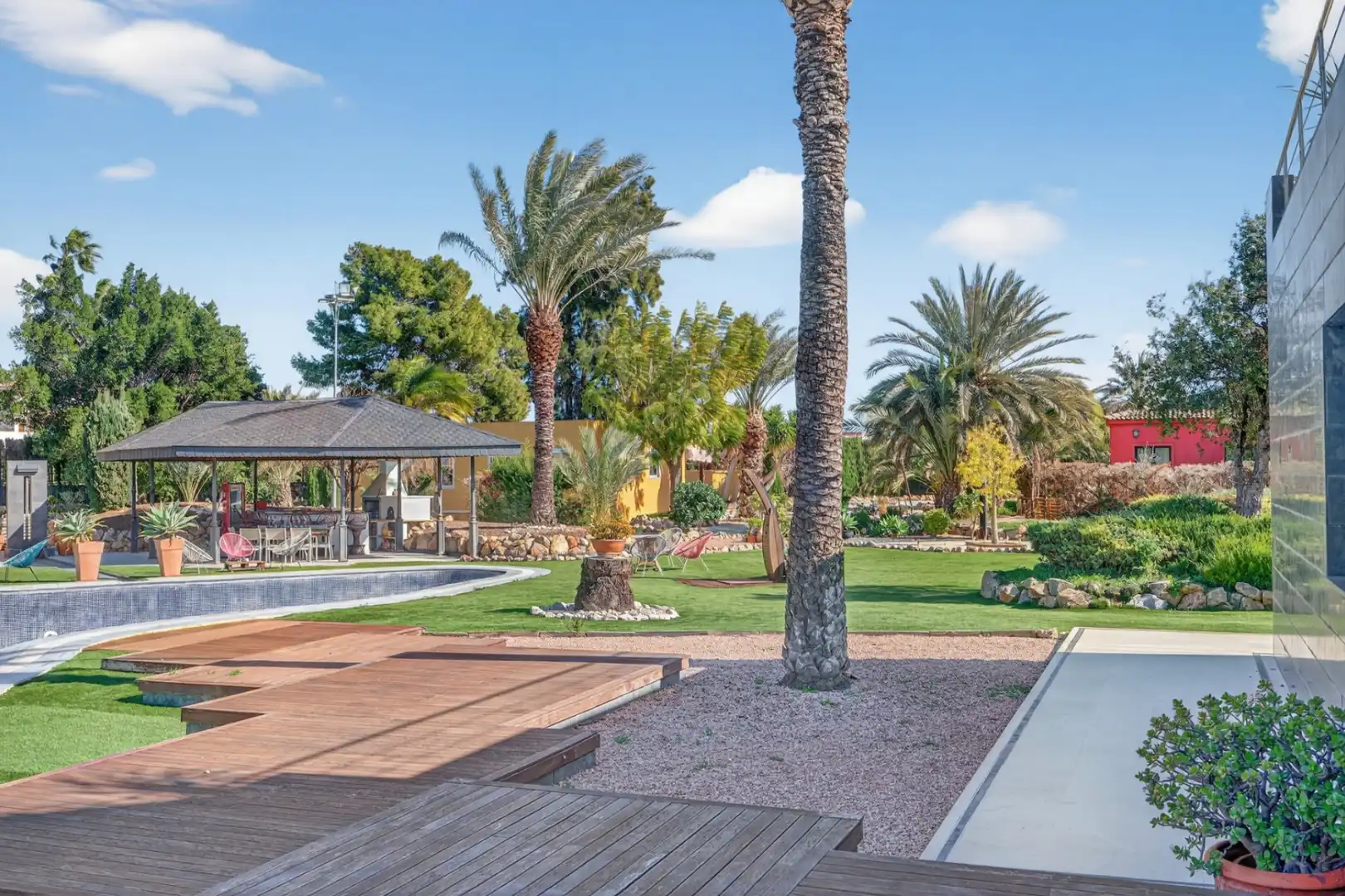 Chalet con piscina en venta en Elche