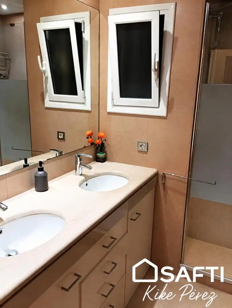 Baño de Piso en venta en Nou Barris