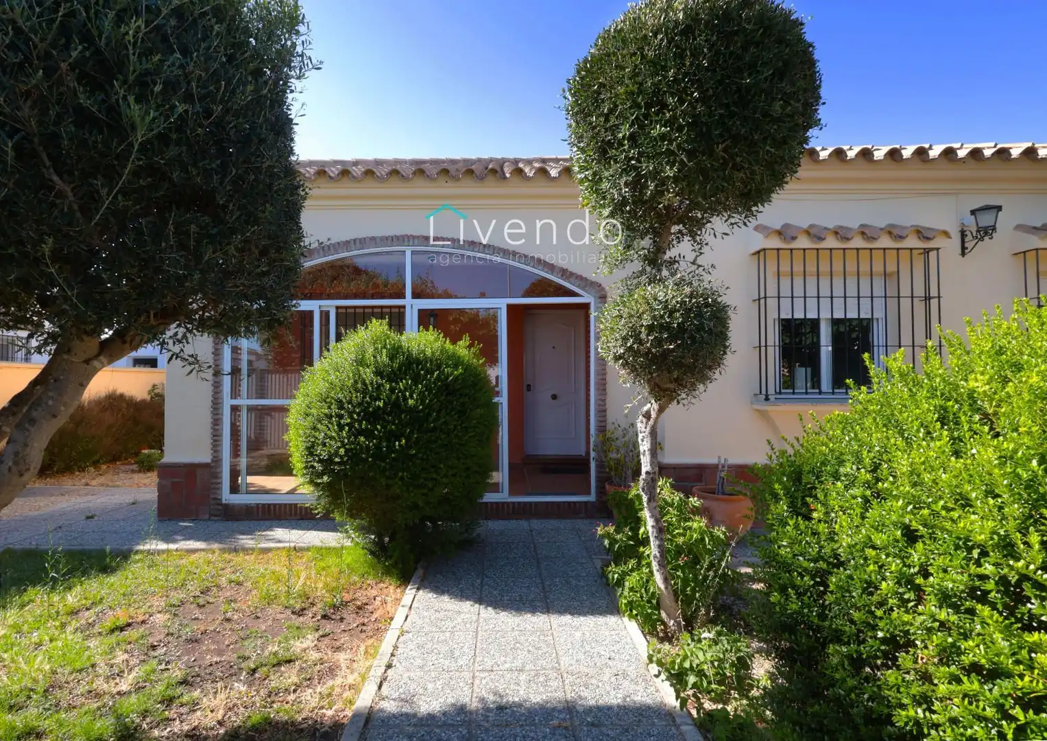 Vista exterior de Casa o xalet en venda en Chiclana de la Frontera amb Aire condicionat