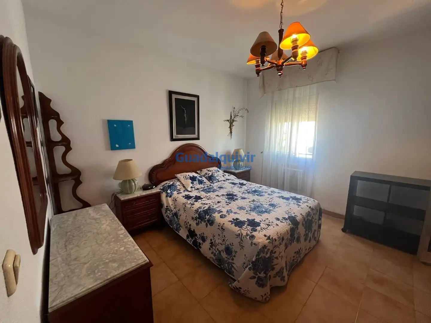 Dormitori de Casa adosada en venda en Montequinto amb Aire condicionat, Jardí privat i Traster
