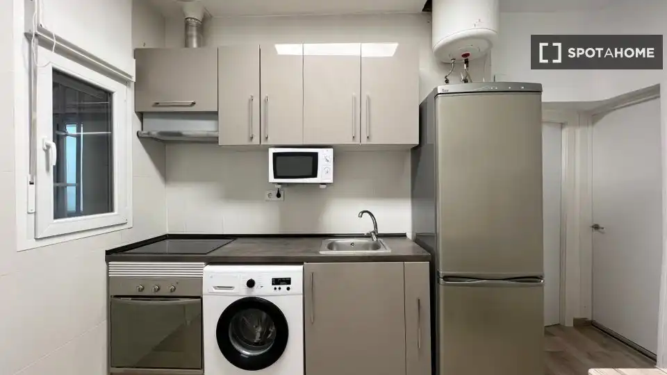 Kitchen of Flat for rent in Madrid  with Air Conditioner, Heating and Furnished