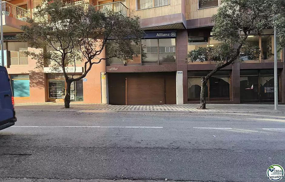 Vista exterior de Garatge en venda en Figueres