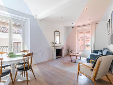 Piso con balcón en venta en Calle del León