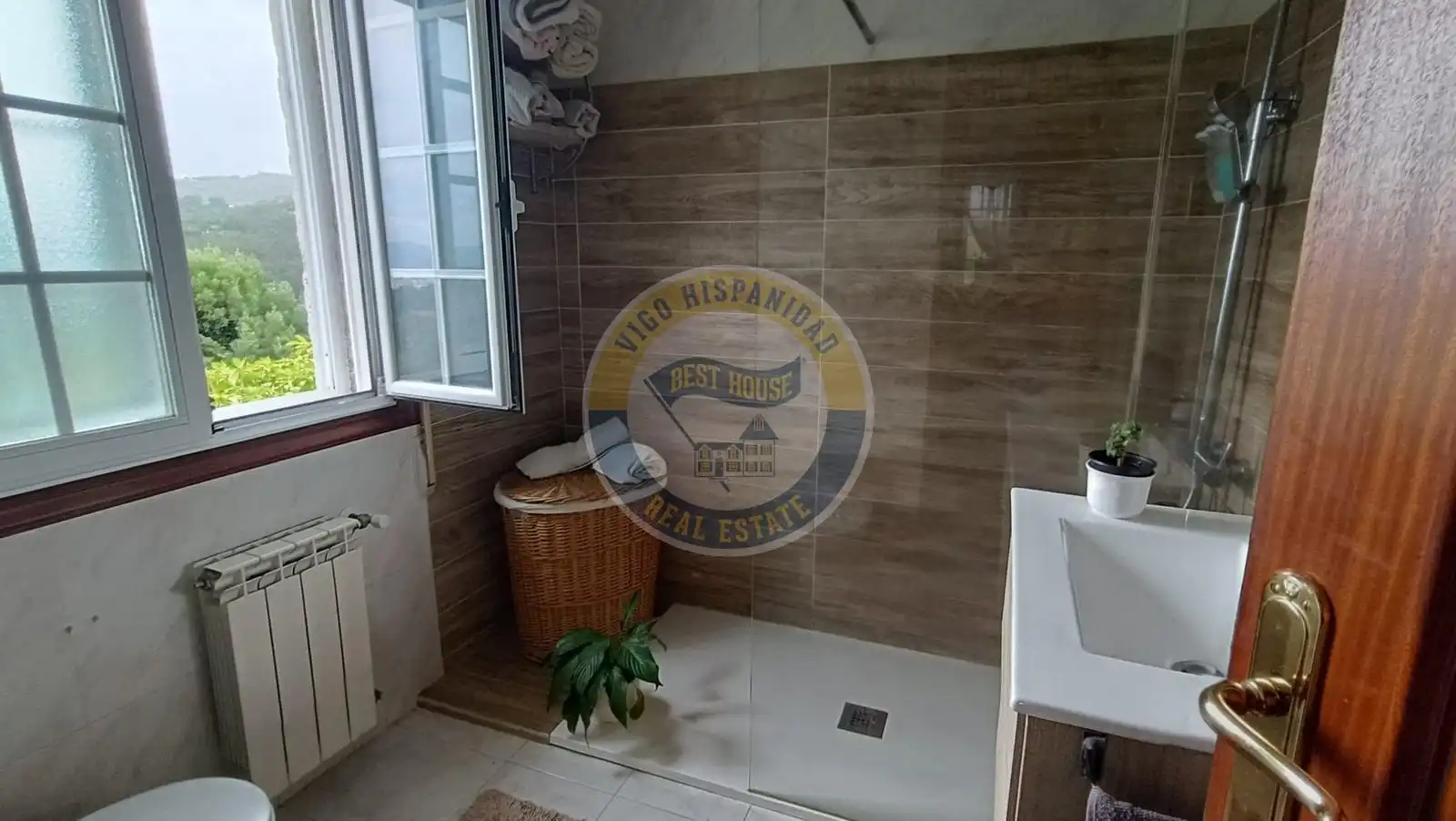 Baño de Casa o chalet en venta en Vigo  con Calefacción, Jardín privado y Terraza