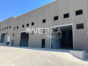 Nau industrial de lloguer a Carrer del Fornal 11