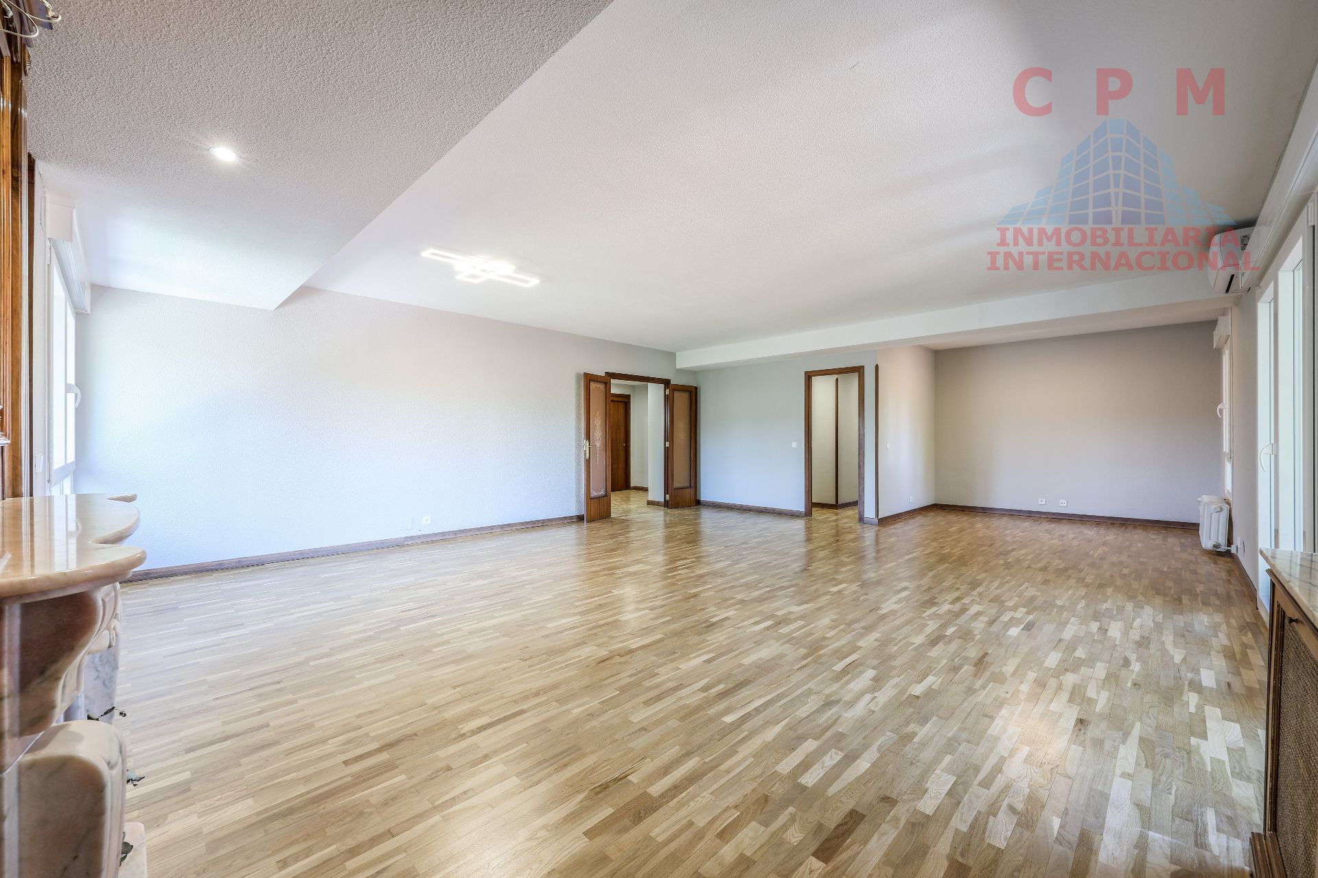 Living room of Flat to rent in  Madrid Capital  with Air Conditioner, Heating and Parquet flooring