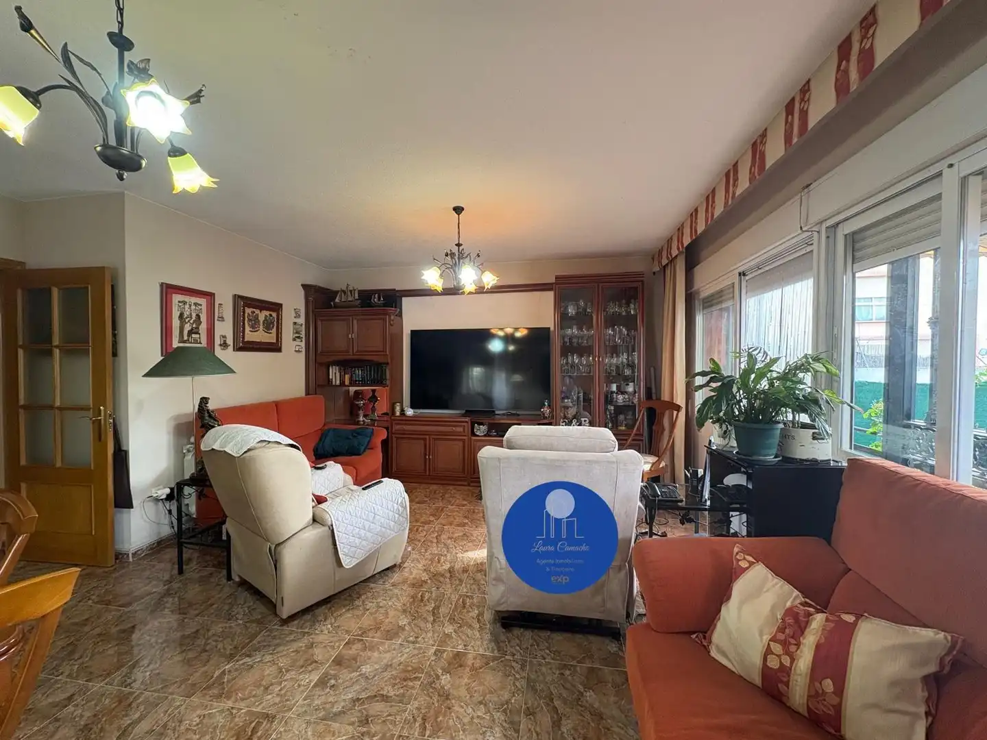 Sala d'estar de Casa adosada en venda en Yuncler amb Aire condicionat, Calefacció i Jardí privat