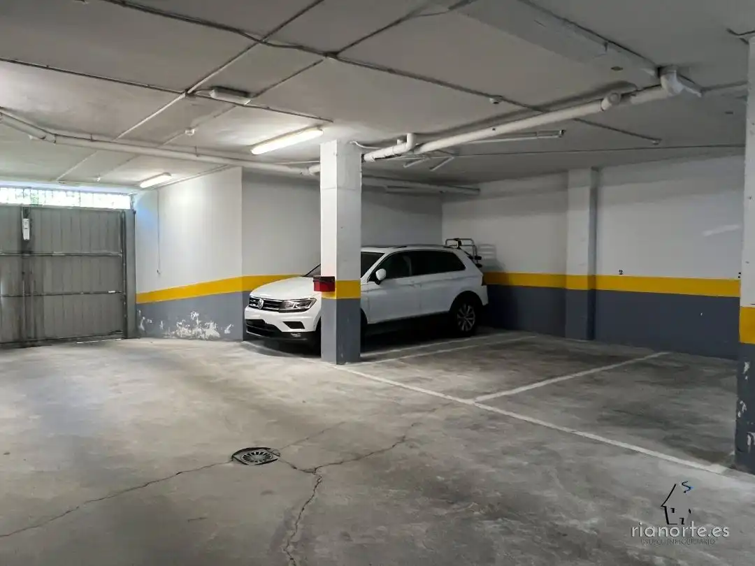 Parking de Piso en venta en Ribadesella con Calefacción, Parquet y Trastero