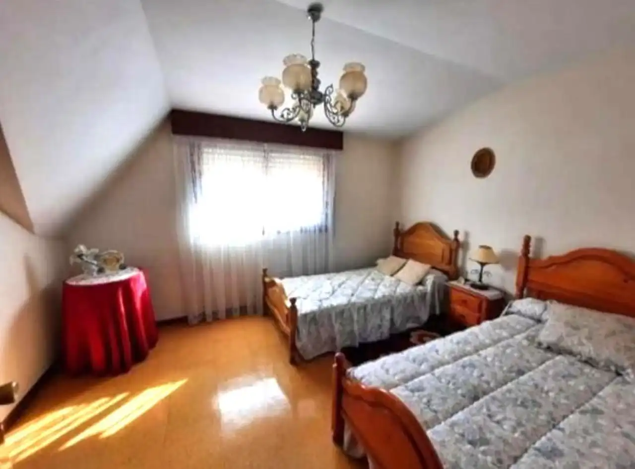 Habitación de Casa o chalet en venta en Vigo  con Calefacción y Amueblado