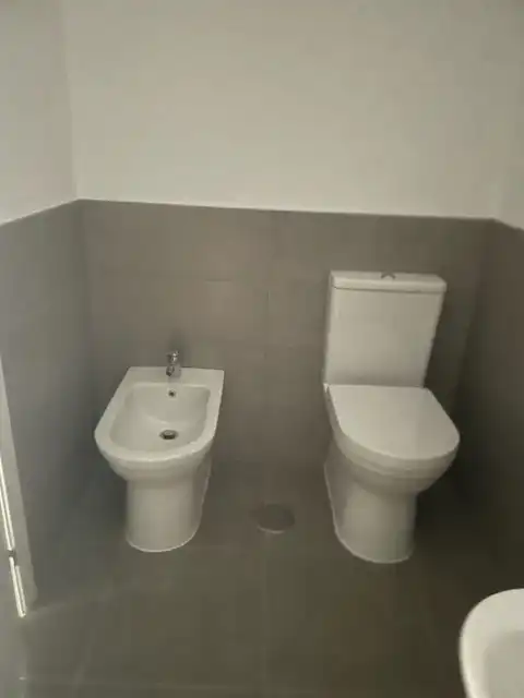 Baño de Piso en venta en Sevilla con Aire acondicionado, Jardín privado y Trastero