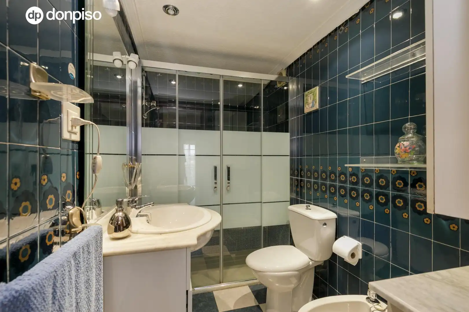 Badezimmer von Wohnung zum Verkauf in Granada mit Heizung