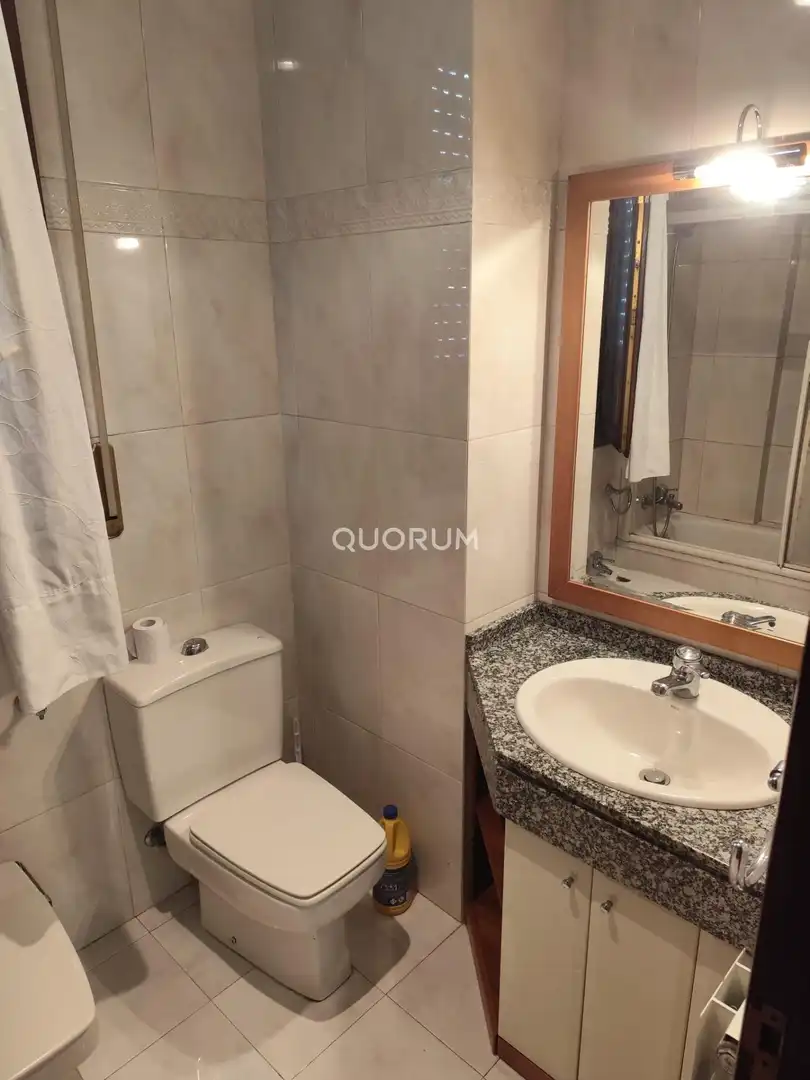 Baño de Piso de alquiler en Bilbao  con Calefacción y Amueblado