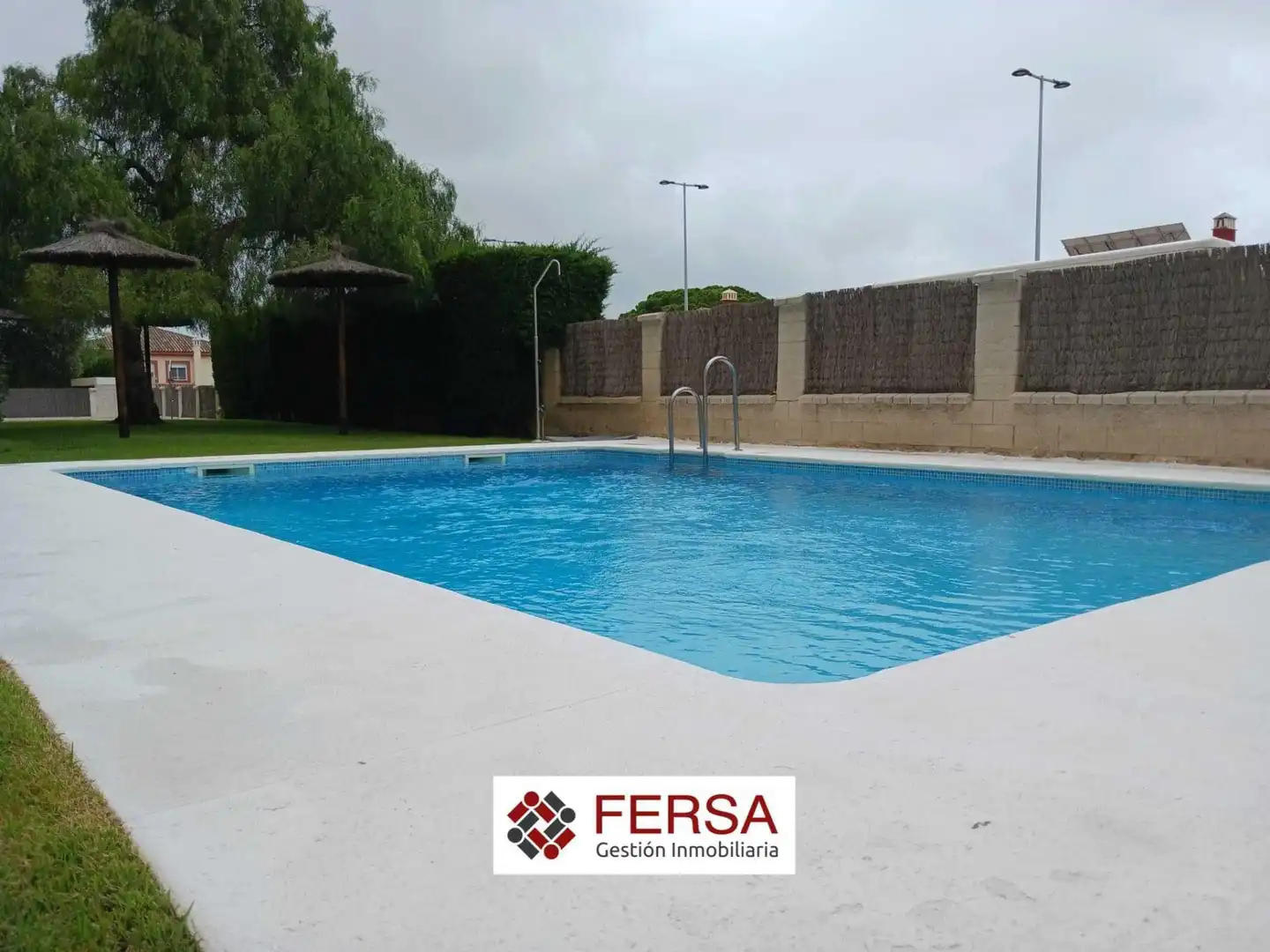 Swimming pool of Flat for rent in El Puerto de Santa María  with Air Conditioner, Heating and Private garden