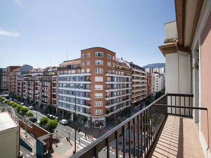 Vista exterior de Pis en venda en Bilbao  amb Terrassa