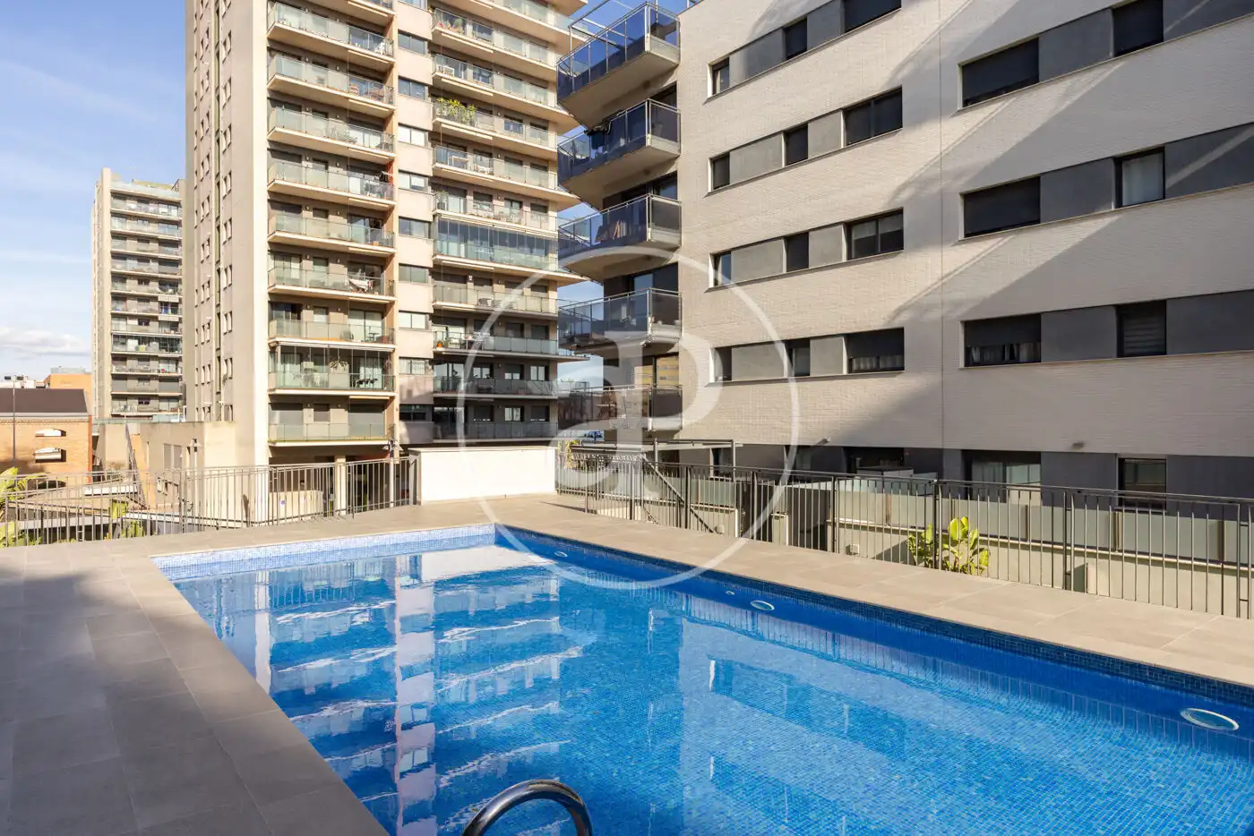 Piscina de Piso en venta en Badalona con Aire acondicionado, Calefacción y Jardín privado