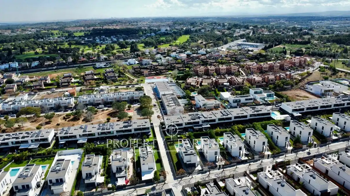 Vista exterior de Casa o xalet en venda en Bétera amb Aire condicionat, Calefacció i Jardí privat