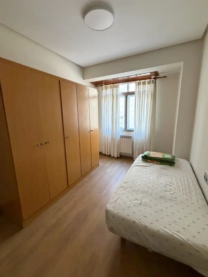 Dormitori de Pis de lloguer en O Carballiño  , Ourense