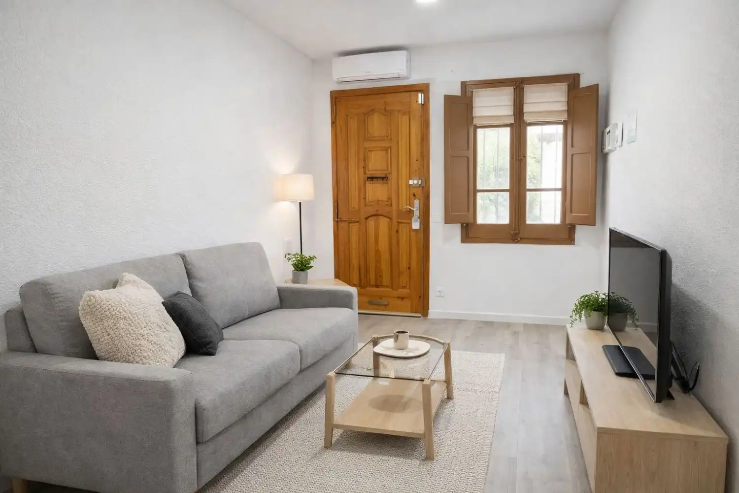 Sala d'estar de Casa adosada en venda en Sant Jaume d'Enveja amb Terrassa i Balcó