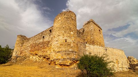 Castillo del siglo XV en Establés, Guadalajara, imatge 2