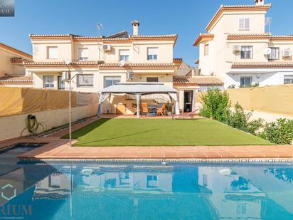 Jardí de Casa adosada en venda en Albolote amb Aire condicionat, Terrassa i Piscina