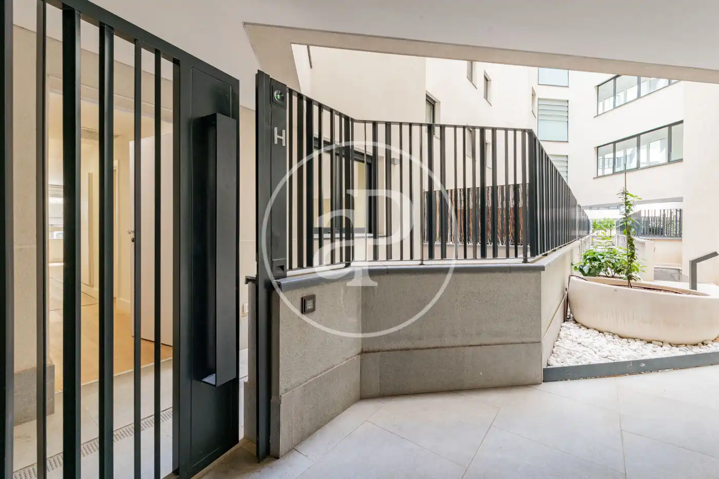 Terrassa de Pis en venda en Madrid amb Aire condicionat, Calefacció i Jardí privat
