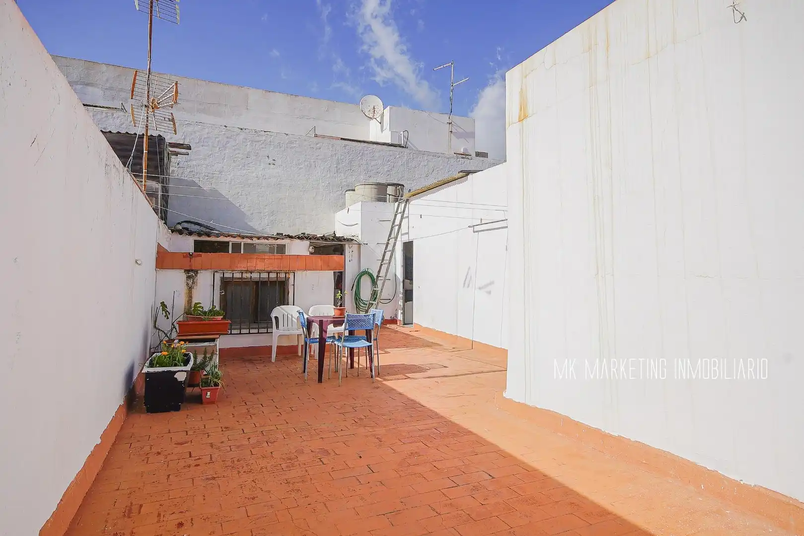 Vista exterior de Casa adosada en venda en Las Palmas de Gran Canaria amb Terrassa