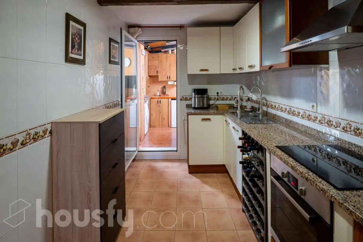 Houses for sale in Calle Atlántida, Alcorrín