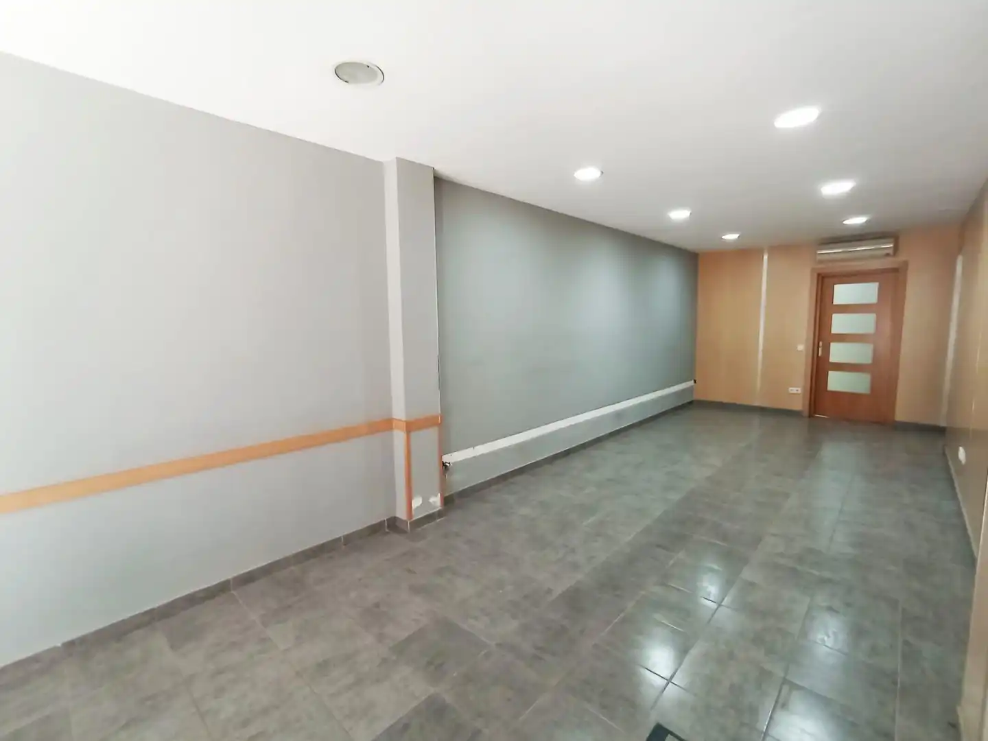 Local comercial de lloguer a Lluis Puigjaner 8, imagen 4
