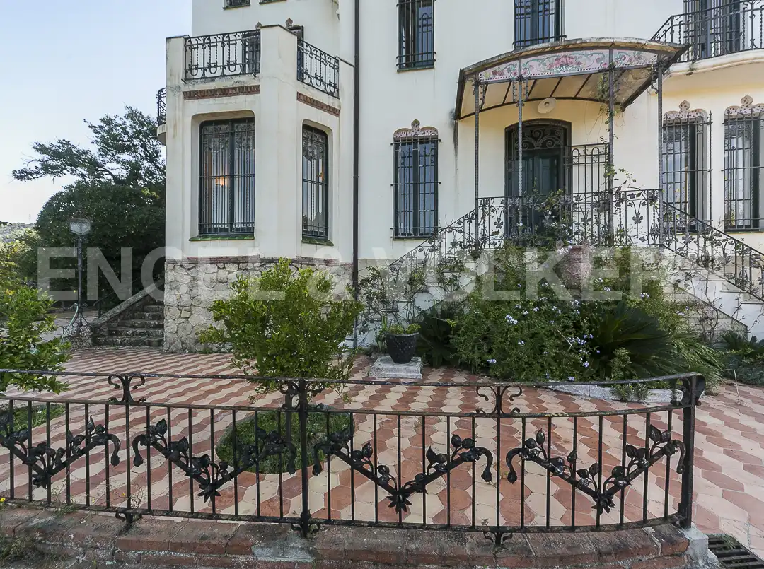 Außenansicht von Haus oder Chalet zum Verkauf in Barcelona mit Heizung, Terrasse und Abstellraum