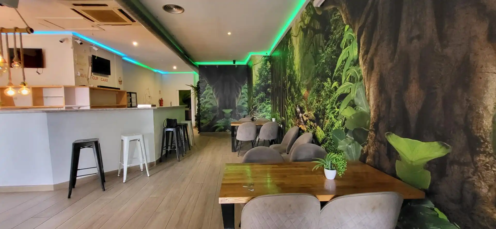Esszimmer von Geschaftsraum zur Miete in Marbella mit Klimaanlage und Möbliert