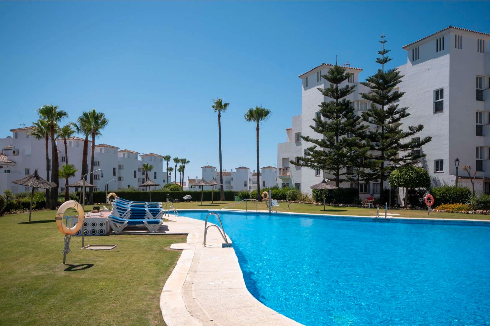 Jardín de Piso en venta en Manilva con Aire acondicionado, Terraza y Amueblado