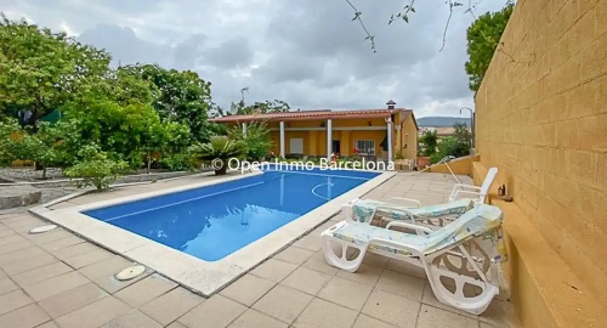 Houses for sale in Avenida MONTSENY, Mas d'En Serra - Els Cards