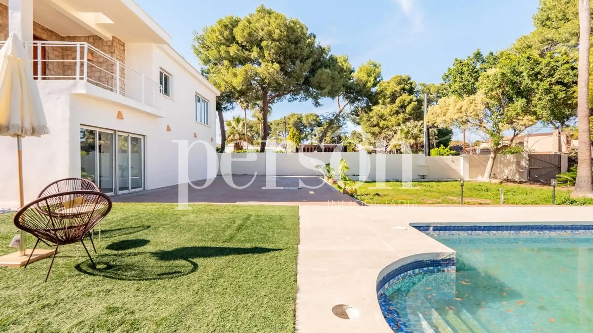 Piscina de Casa o xalet en venda en Paterna amb Jardí privat, Terrassa i Piscina
