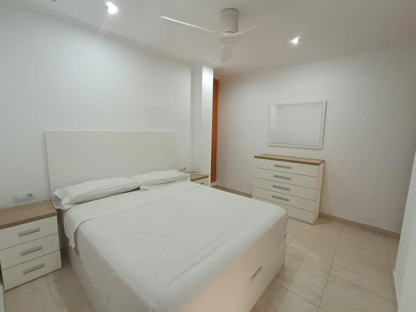 Schlafzimmer von Dachboden zur Miete in Elche / Elx mit Klimaanlage und Heizung