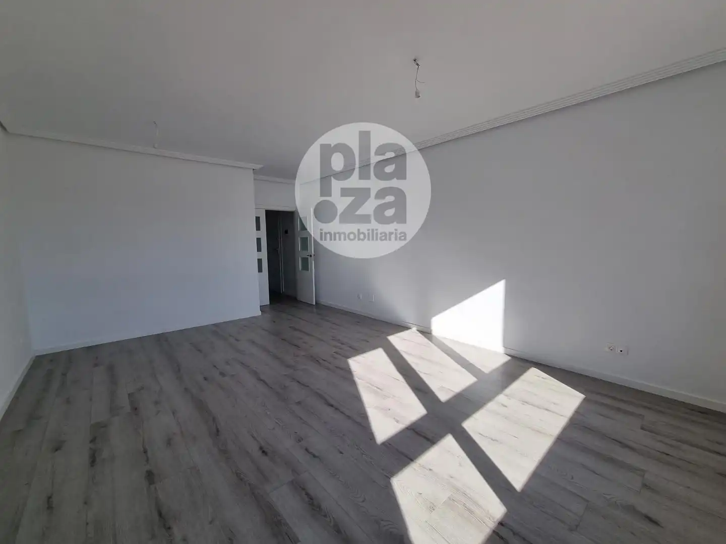 Piso en venta en Burgos con Calefacción, Terraza y Trastero