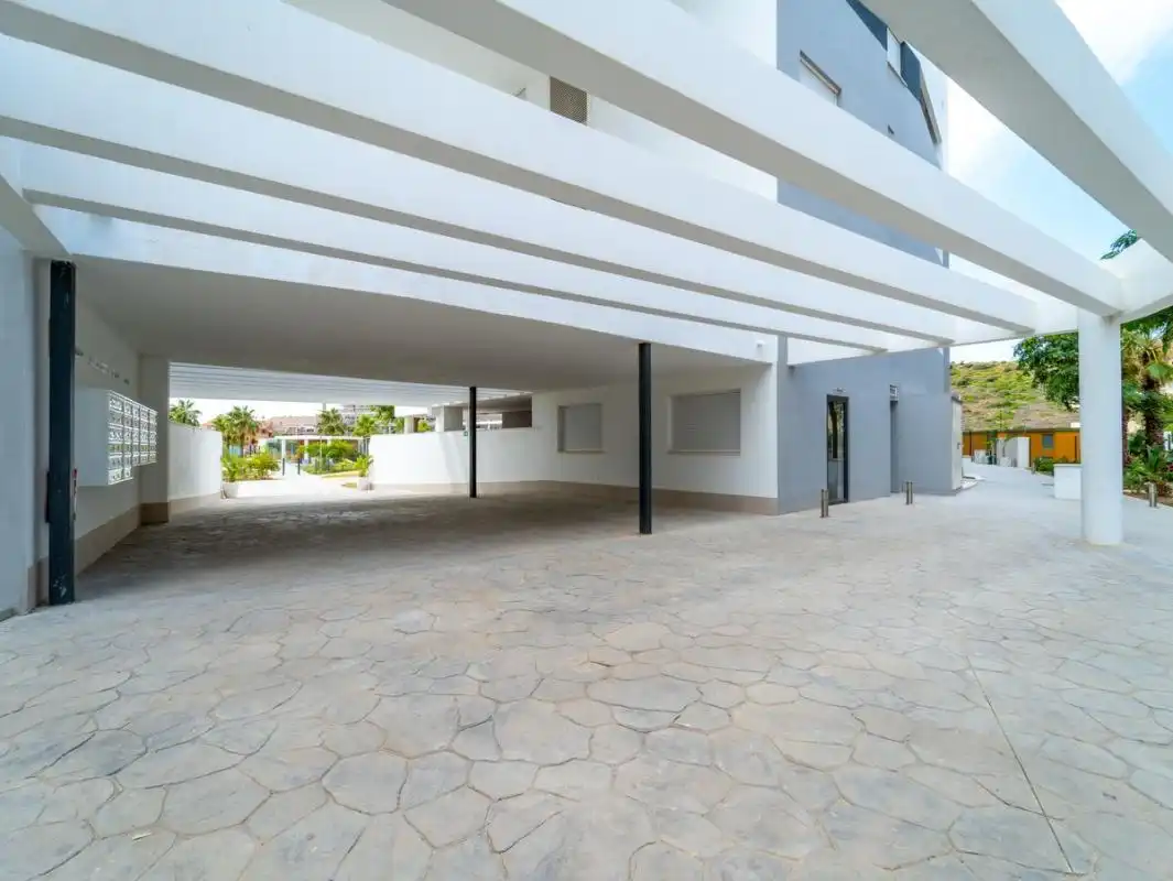 Vista exterior de Pis en venda en Manilva amb Aire condicionat, Calefacció i Jardí privat