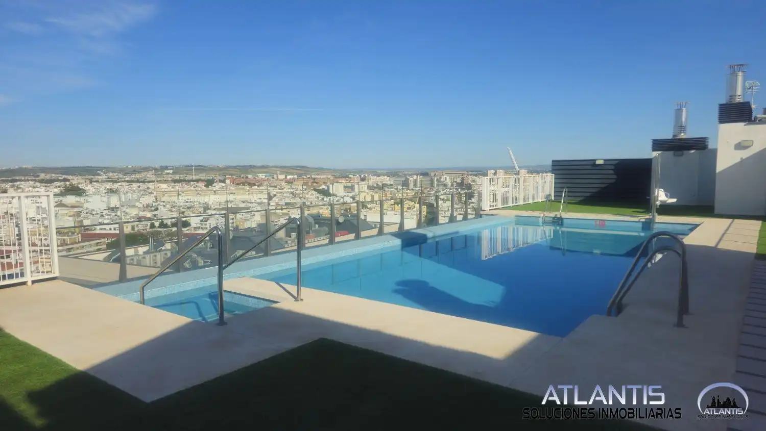 Swimming pool of Flat for sale in Sevilla  with Air Conditioner, Heating and Community pool