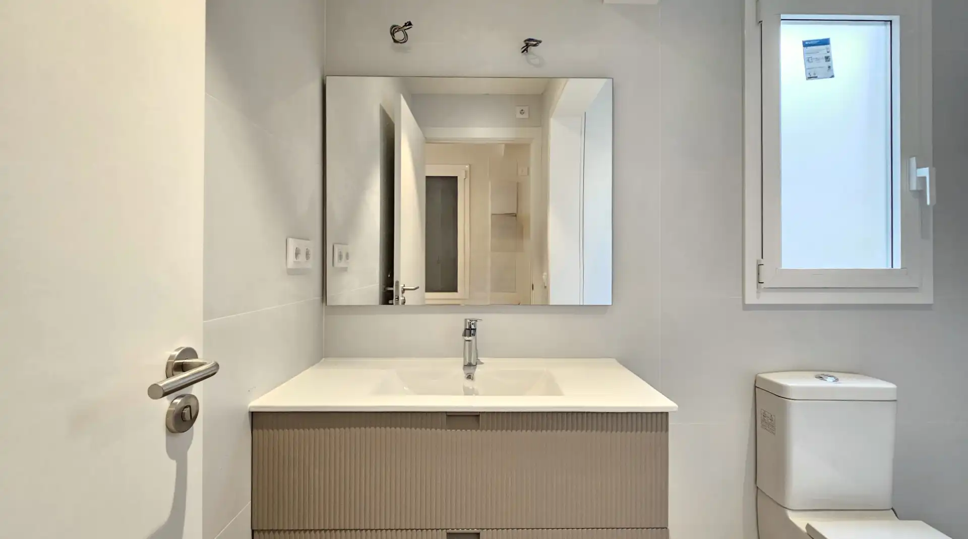 Badezimmer von Büro zur Miete in Barcelona mit Klimaanlage, Heizung und Internet