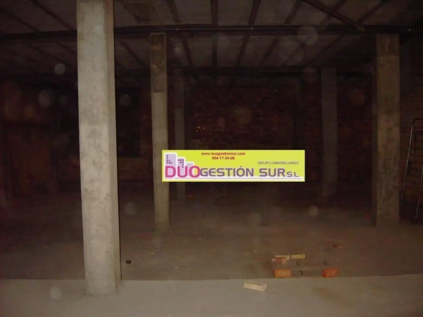 Local comercial en venda a de Palomares
