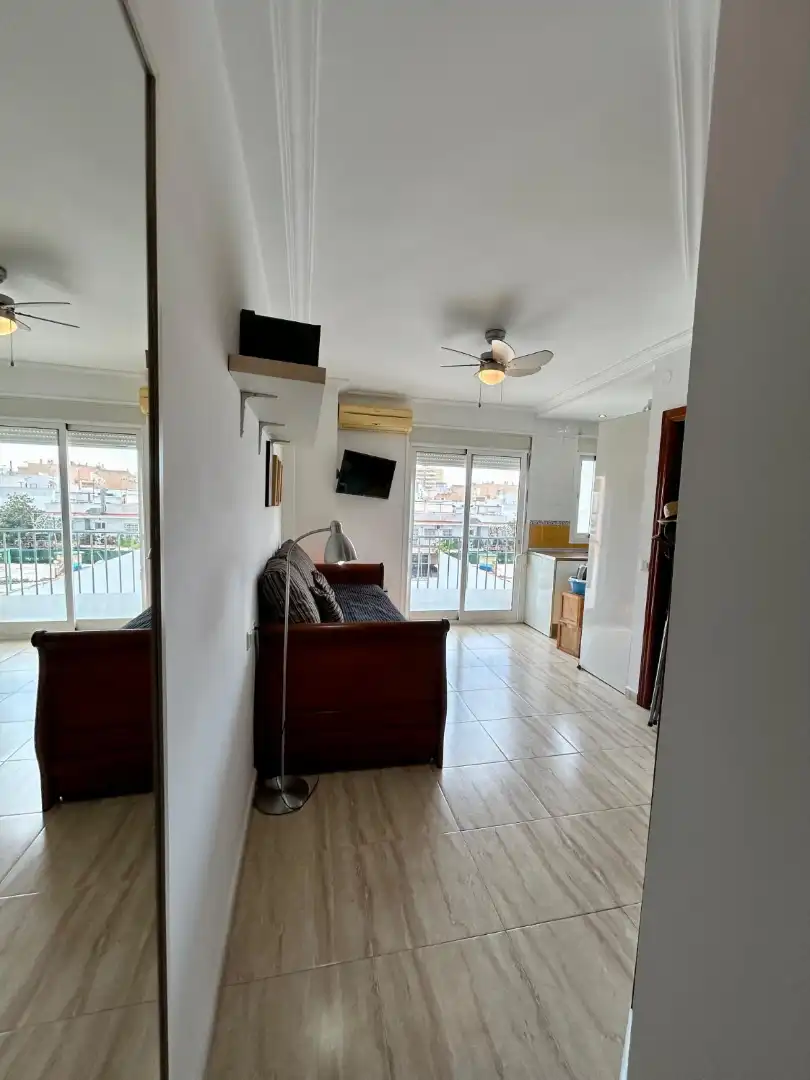 Sala d'estar de Estudi en venda en Mijas amb Aire condicionat i Moblat
