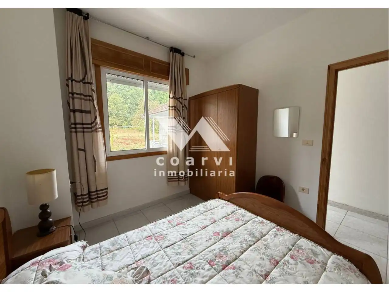 Dormitori de Casa o xalet en venda en A Merca   amb Jardí privat, Terrassa i Moblat