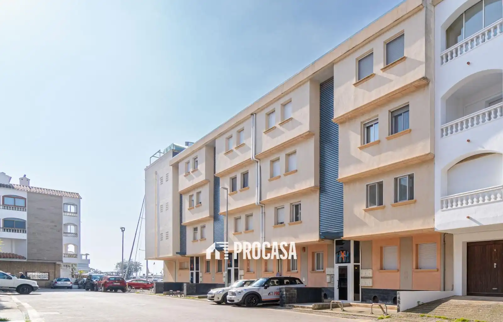 Außenansicht von Wohnung zum Verkauf in Empuriabrava mit Klimaanlage, Heizung und Terrasse